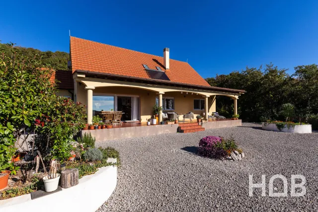 Na prodaju, Vila, 220 m², Kotor