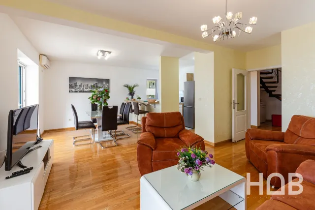 Na prodaju, Stan, 139 m², Budva