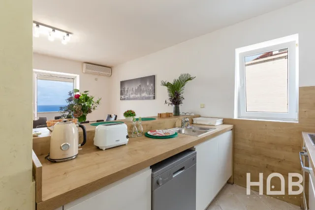 Na prodaju, Stan, 139 m², Budva