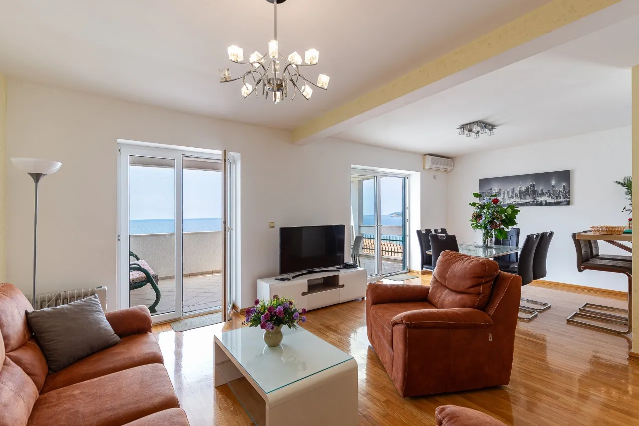 Na prodaju, Stan, 139 m², Budva