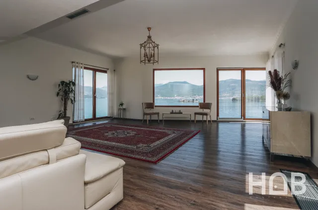 Na prodaju, Vila, 516 m², Tivat