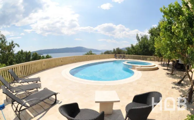 Na prodaju, Vila, 264 m², Tivat