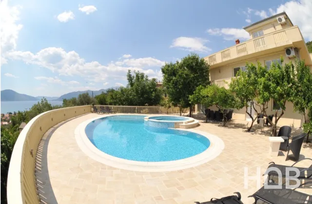 Na prodaju, Vila, 264 m², Tivat