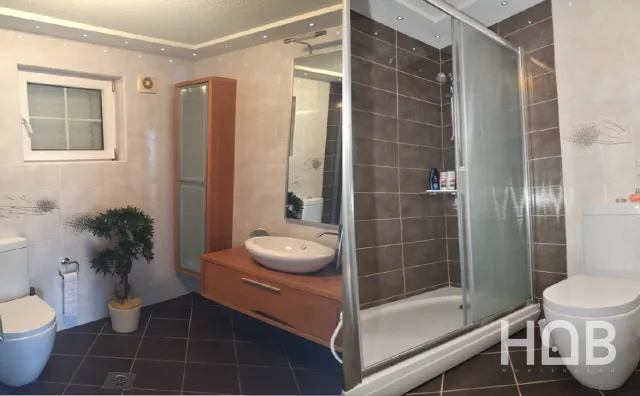 Na prodaju, Vila, 264 m², Tivat