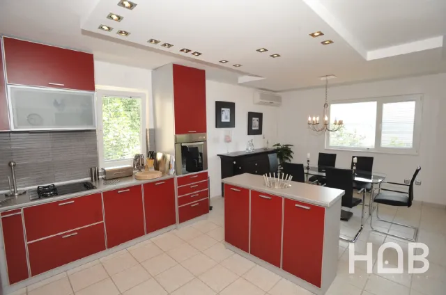 Na prodaju, Vila, 264 m², Tivat