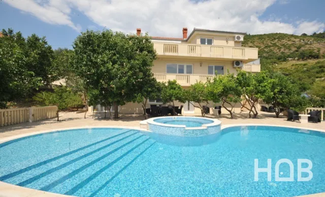 Na prodaju, Vila, 264 m², Tivat