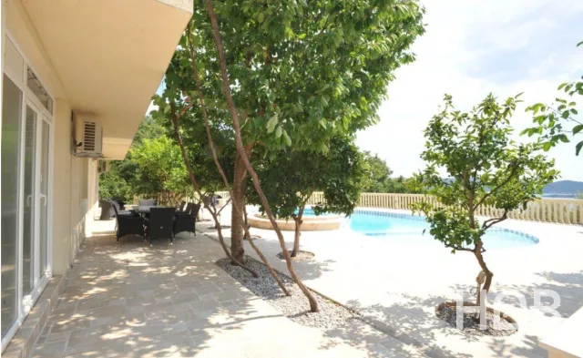 Na prodaju, Vila, 264 m², Tivat