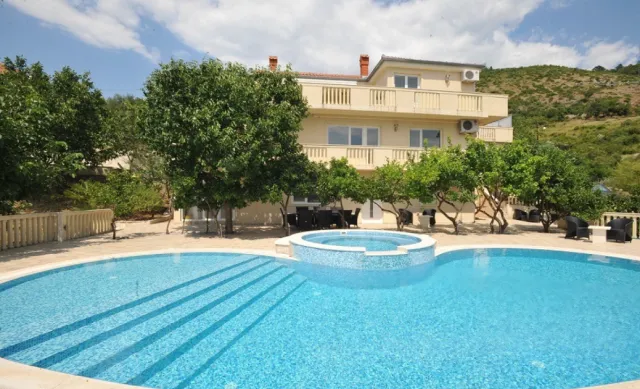 Na prodaju, Vila, 264 m², Tivat