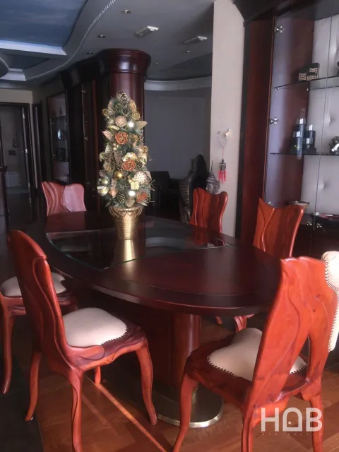 Na prodaju, Kuća, Bar