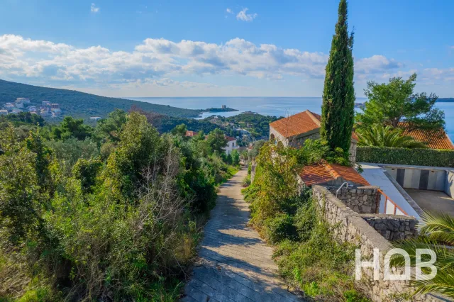 Satılık, Plot, Herceg Novi