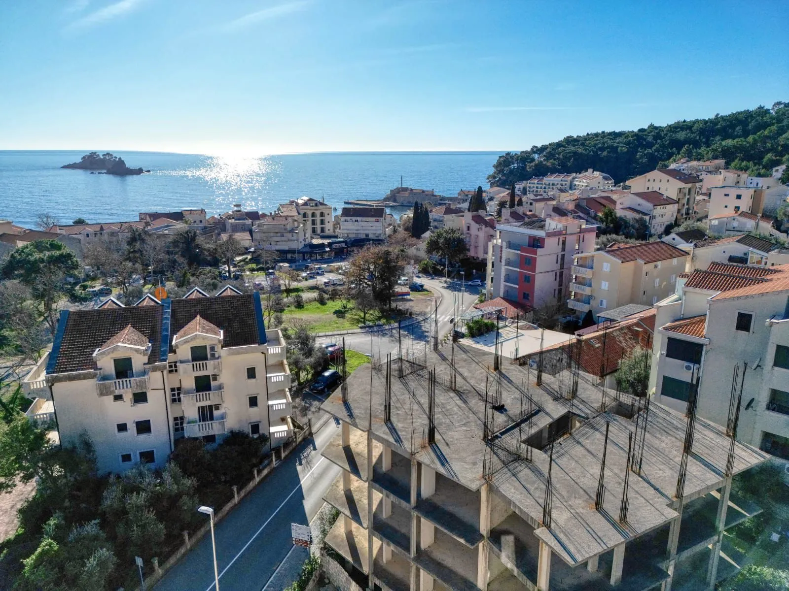 Satılık, Plot, Budva