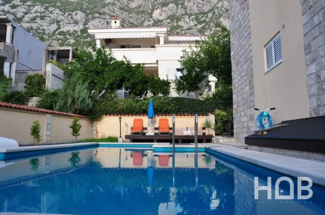 En venta, Villa, 400 m², Kotor