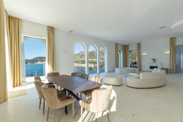 Na prodaju, Vila, 375 m², Budva