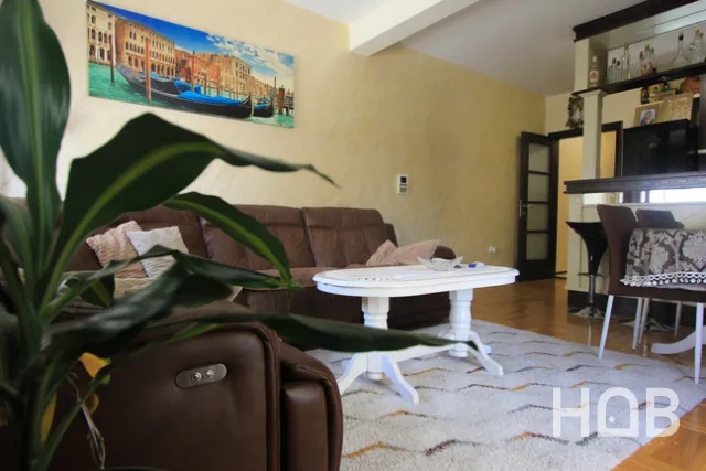 À vendre, Appartement, 77 m², Budva