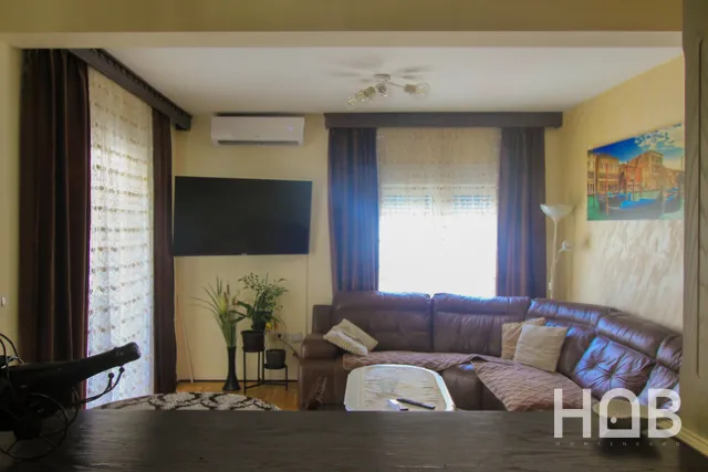 À vendre, Appartement, 77 m², Budva