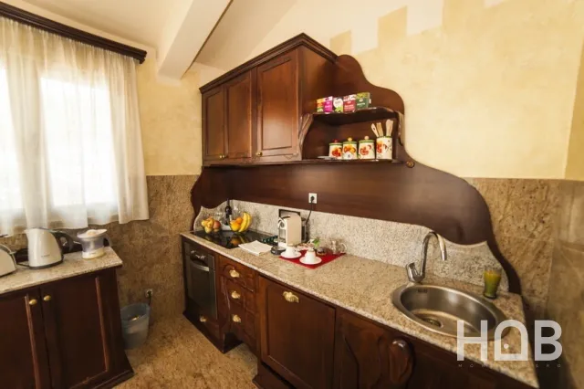 Zu verkaufen, Wohnung, 179 m², Budva