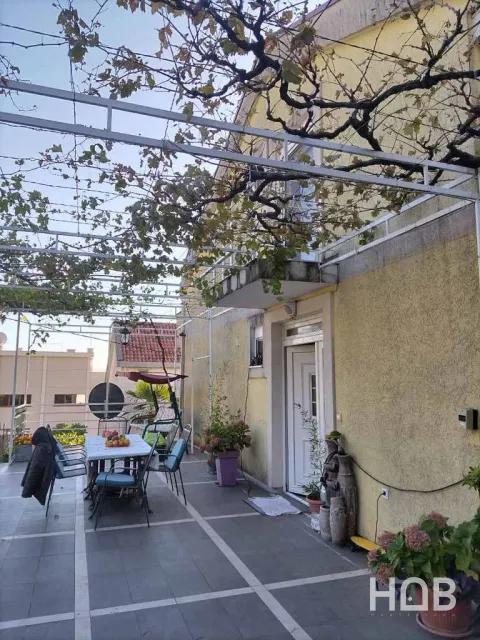 Na prodaju, Kuća, 330 m², Budva