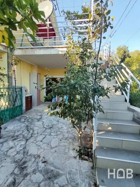 Na prodaju, Kuća, 330 m², Budva