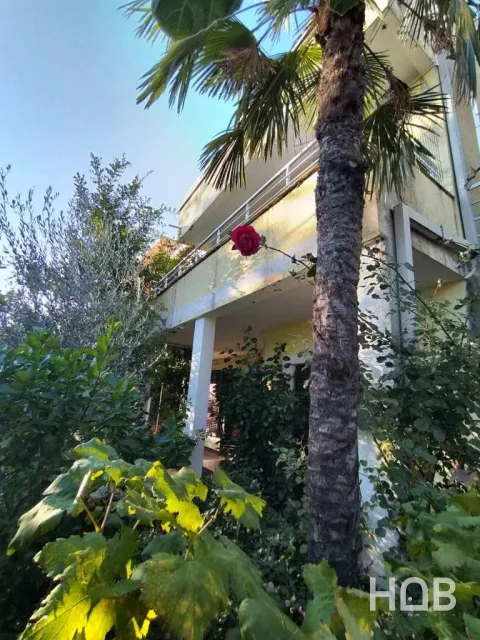 Na prodaju, Kuća, 330 m², Budva
