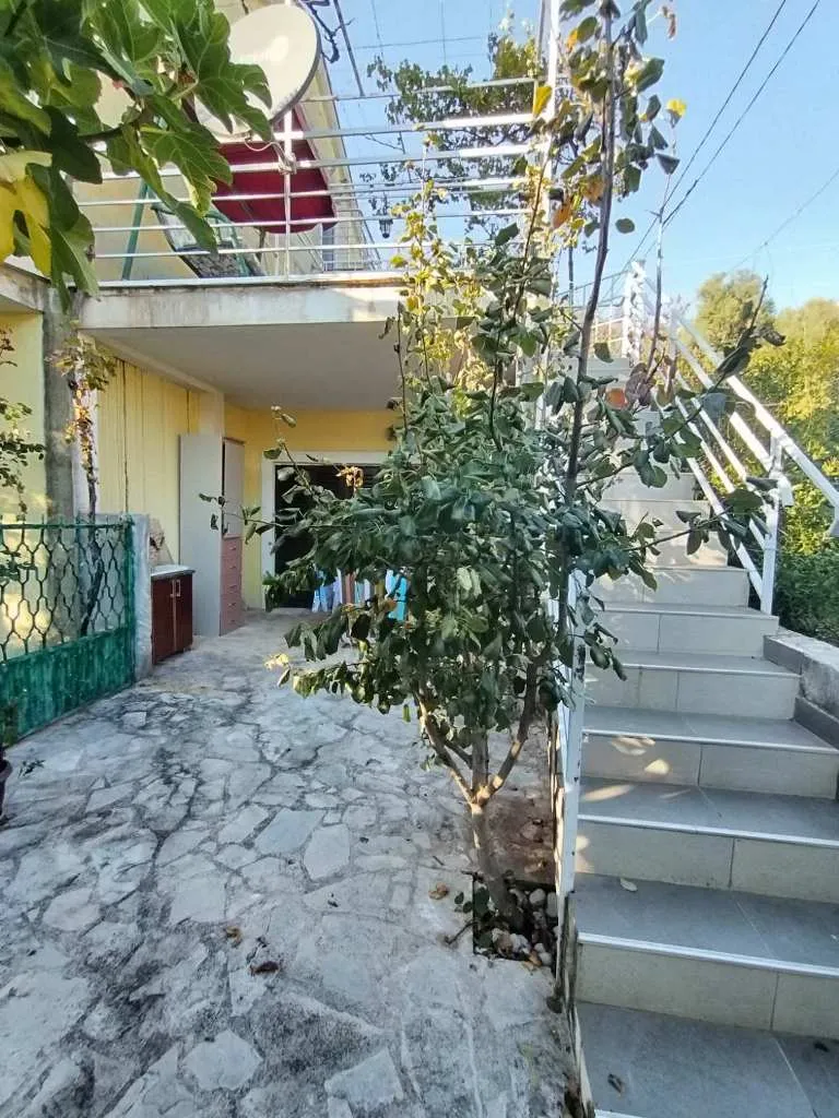 Na prodaju, Kuća, 330 m², Budva