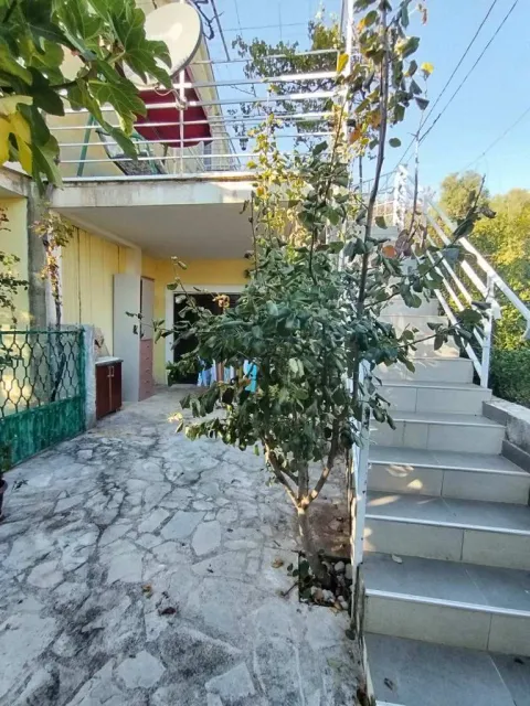 Na prodaju, Kuća, 330 m², Budva