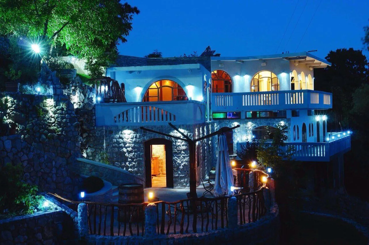 Na prodaju, Hotel, 746 m², Budva
