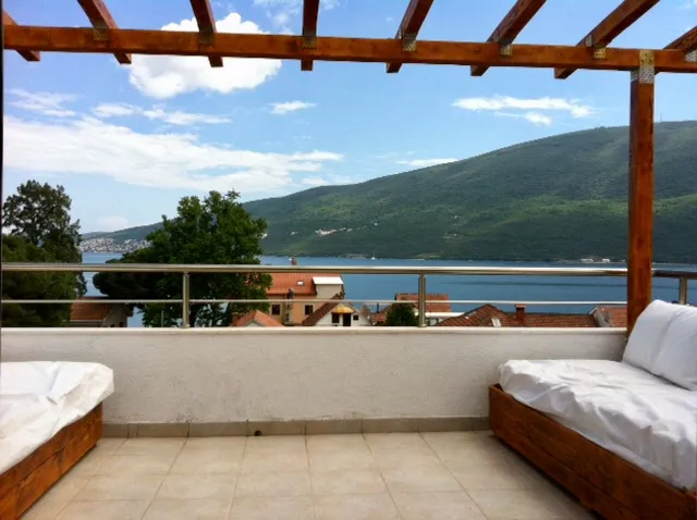 Na prodaju, Stan, 200 m², Herceg Novi