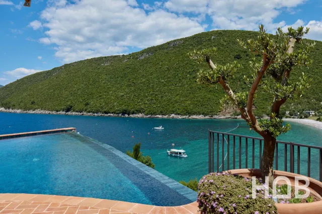 Na prodaju, Vila, 800 m², Herceg Novi