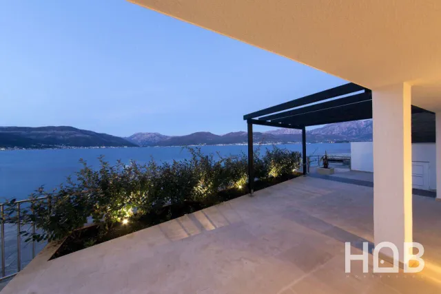 Na prodaju, Vila, 202 m², Tivat
