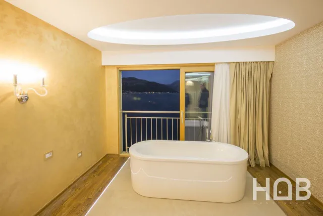 Na prodaju, Vila, 202 m², Tivat