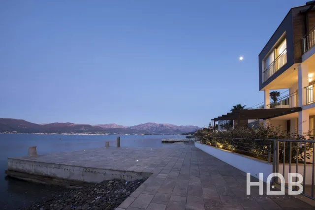 Na prodaju, Vila, 202 m², Tivat