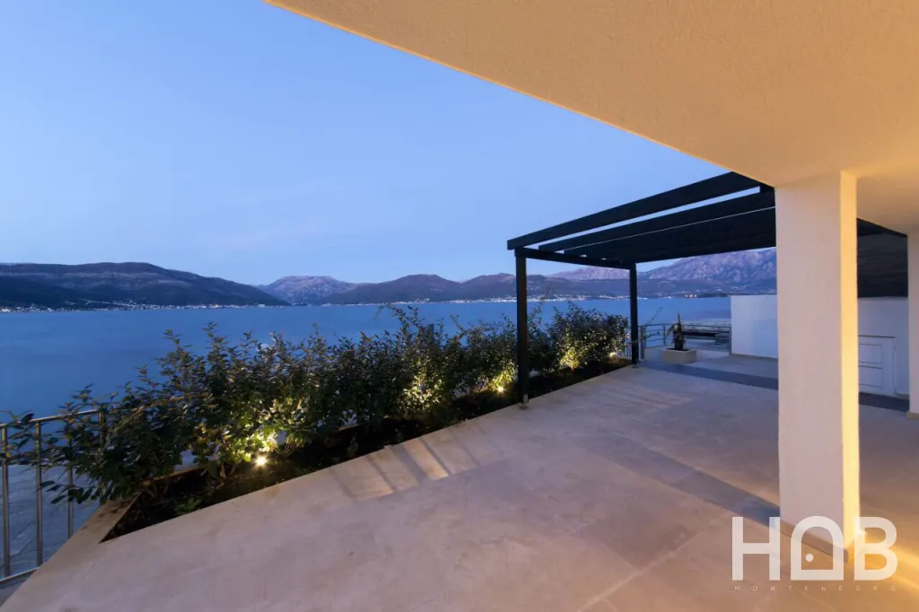 Na prodaju, Vila, 202 m², Tivat