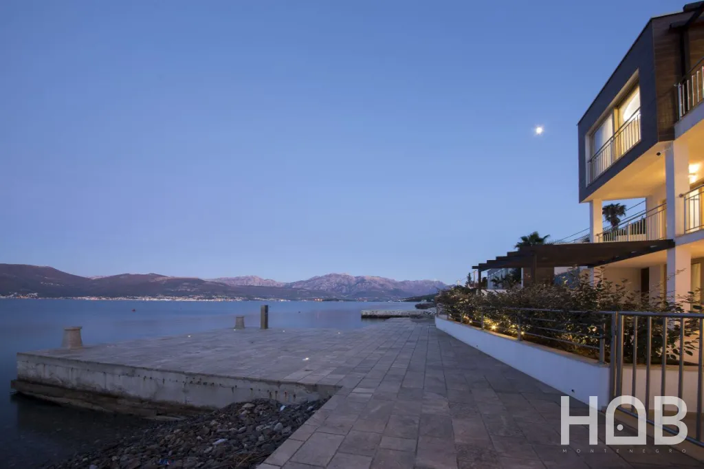Na prodaju, Vila, 202 m², Tivat