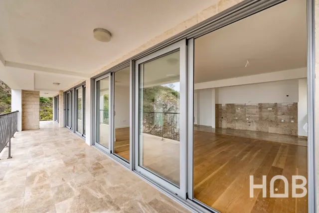 Trosoban stan na prodaju u Budvi, 161 m²
