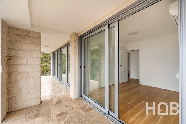 Trosoban stan na prodaju u Budvi, 161 m²