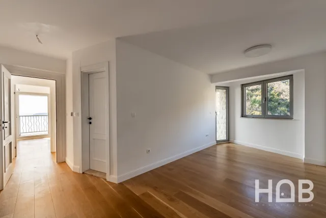 Trosoban stan na prodaju u Budvi, 161 m²