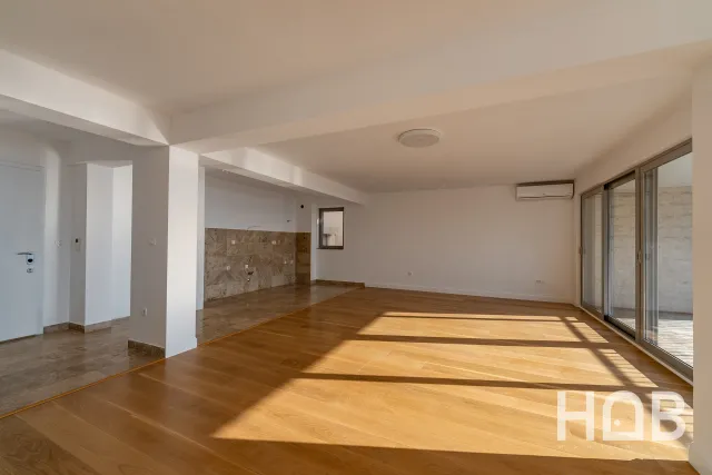Trosoban stan na prodaju u Budvi, 161 m²