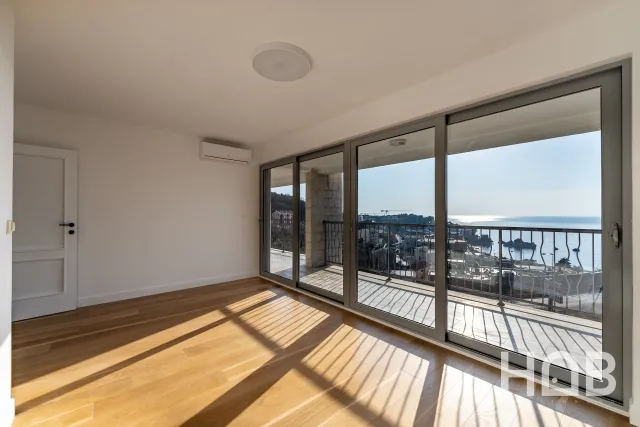 Trosoban stan na prodaju u Budvi, 161 m²