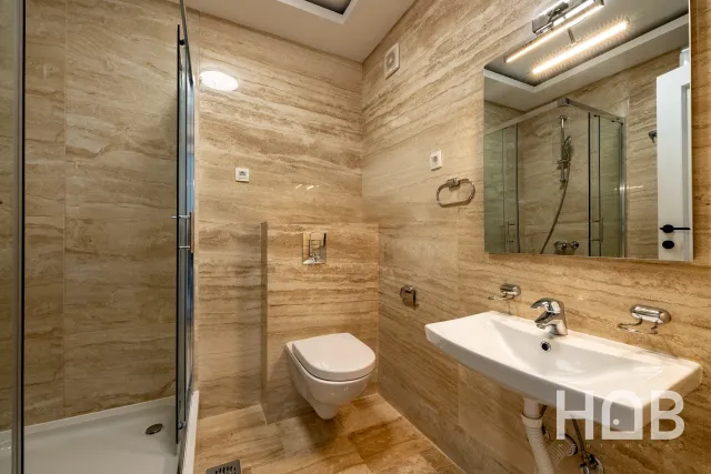 Trosoban stan na prodaju u Budvi, 161 m²