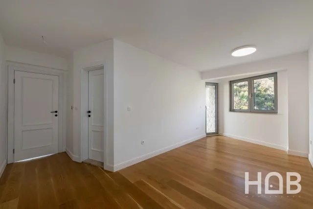 Trosoban stan na prodaju u Budvi, 161 m²