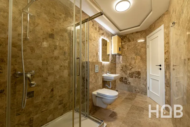 Trosoban stan na prodaju u Budvi, 161 m²