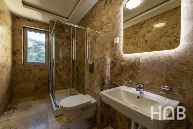 Trosoban stan na prodaju u Budvi, 161 m²