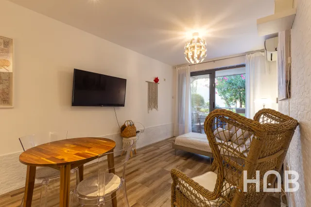 Na prodej, Byt, 57 m², Budva